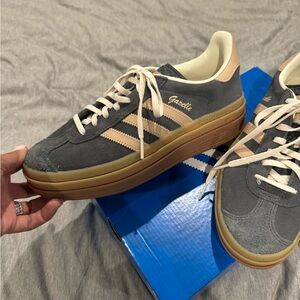 Women’s gazelle brand new sneaker 7.5